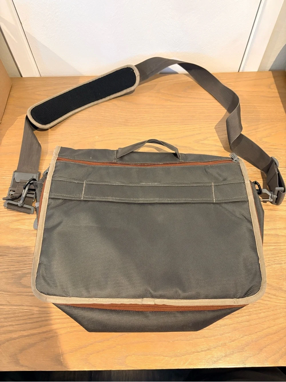 Timbuk2 Command Messenger Bag Carbon & Molasses - size Medium